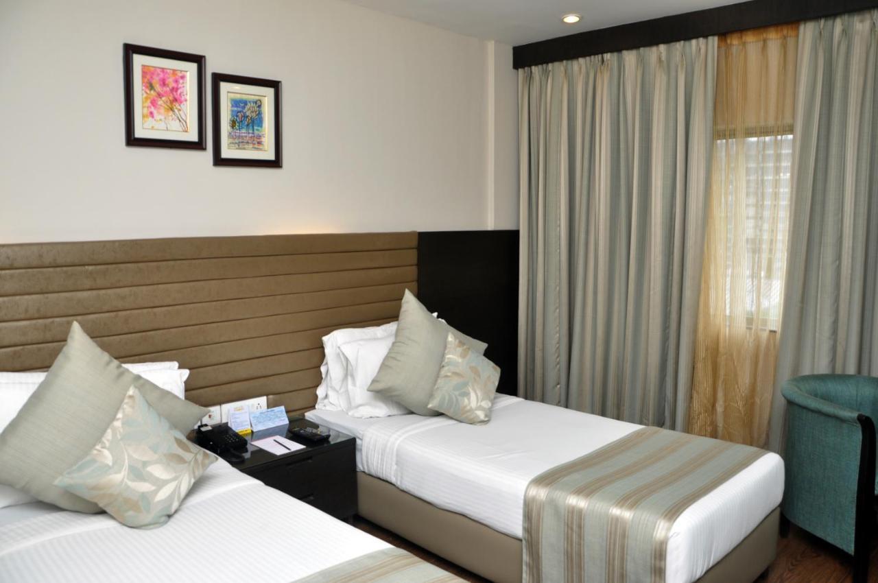 Indismart Hotel Calcutta Exterior foto