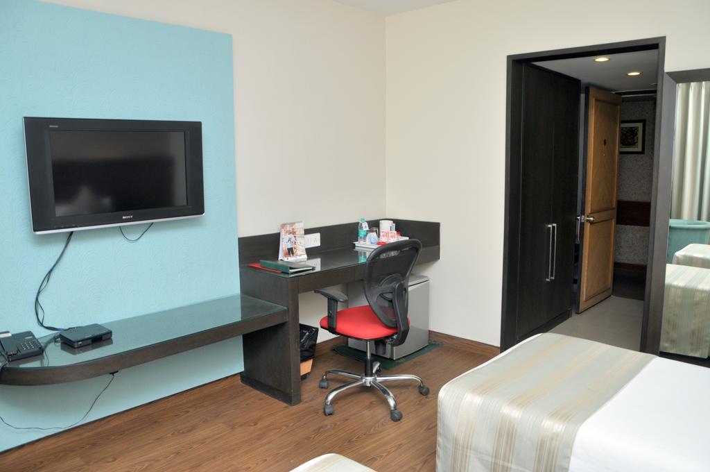 Indismart Hotel Calcutta Exterior foto