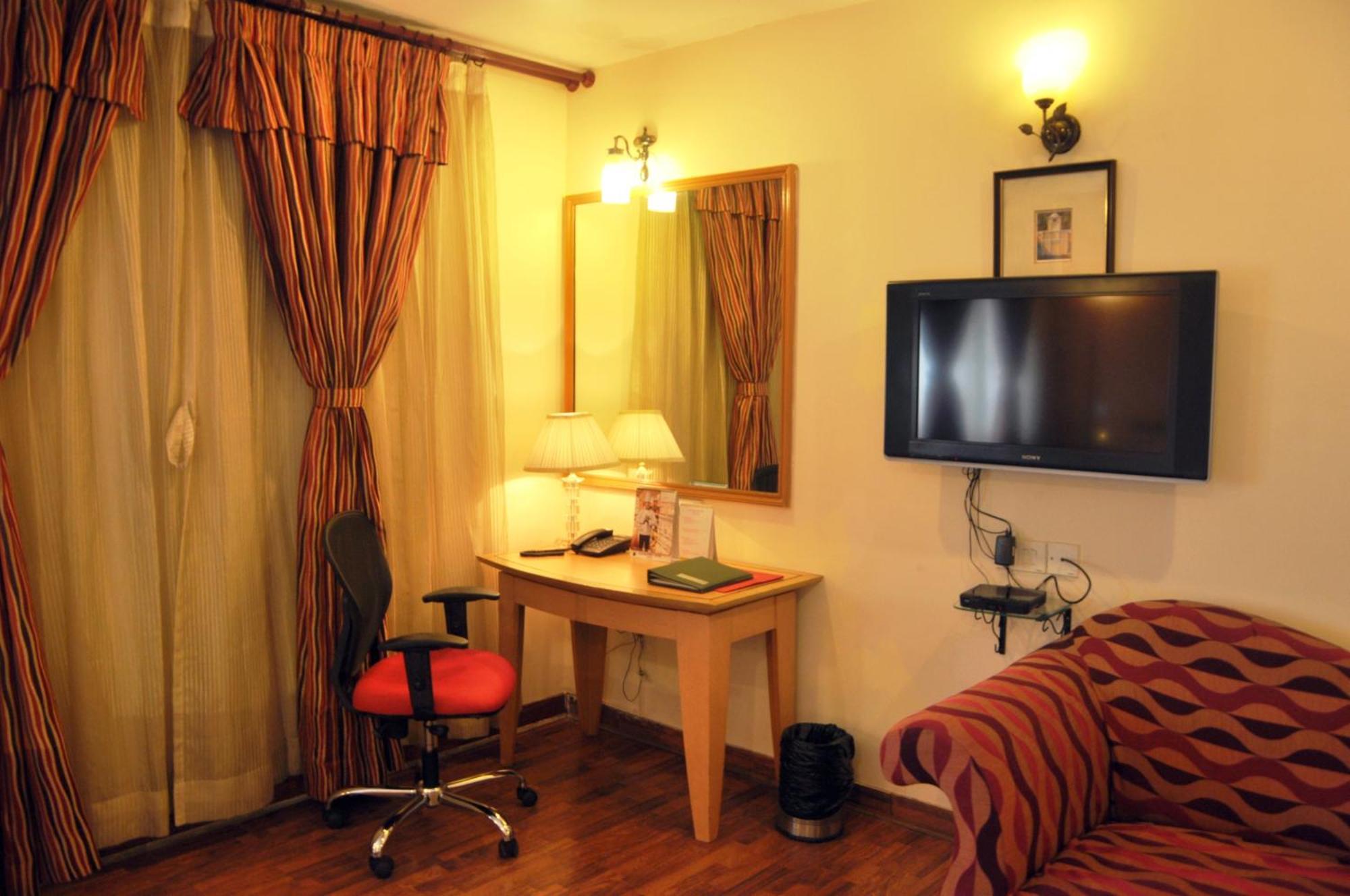 Indismart Hotel Calcutta Exterior foto