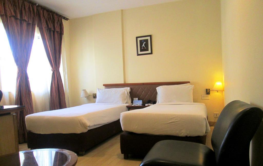Indismart Hotel Calcutta Exterior foto