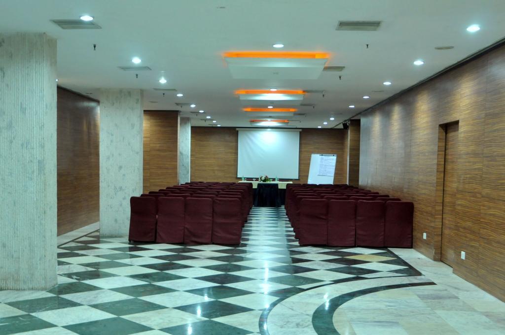 Indismart Hotel Calcutta Exterior foto