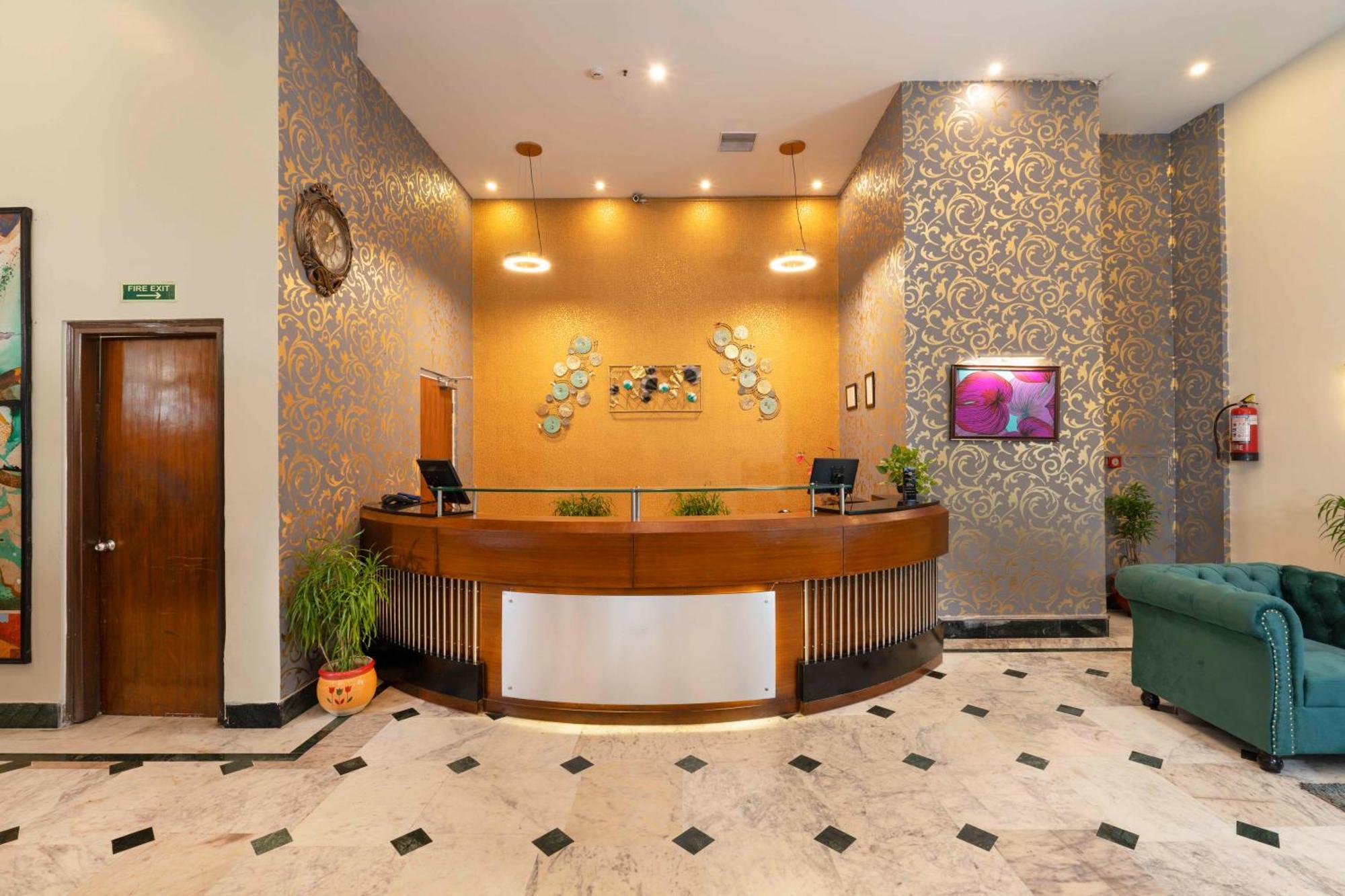 Indismart Hotel Calcutta Exterior foto