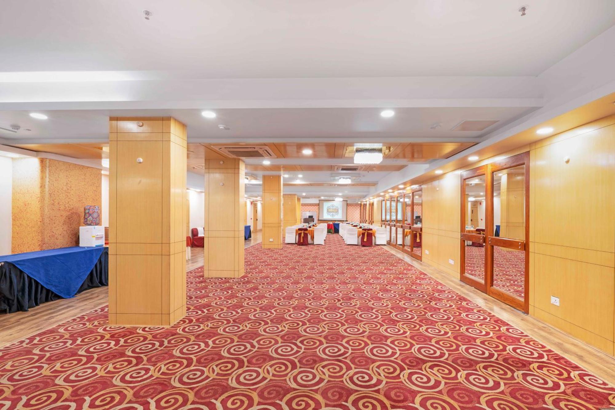 Indismart Hotel Calcutta Exterior foto