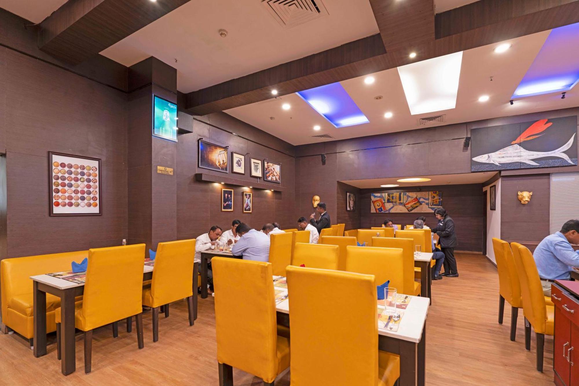 Indismart Hotel Calcutta Exterior foto