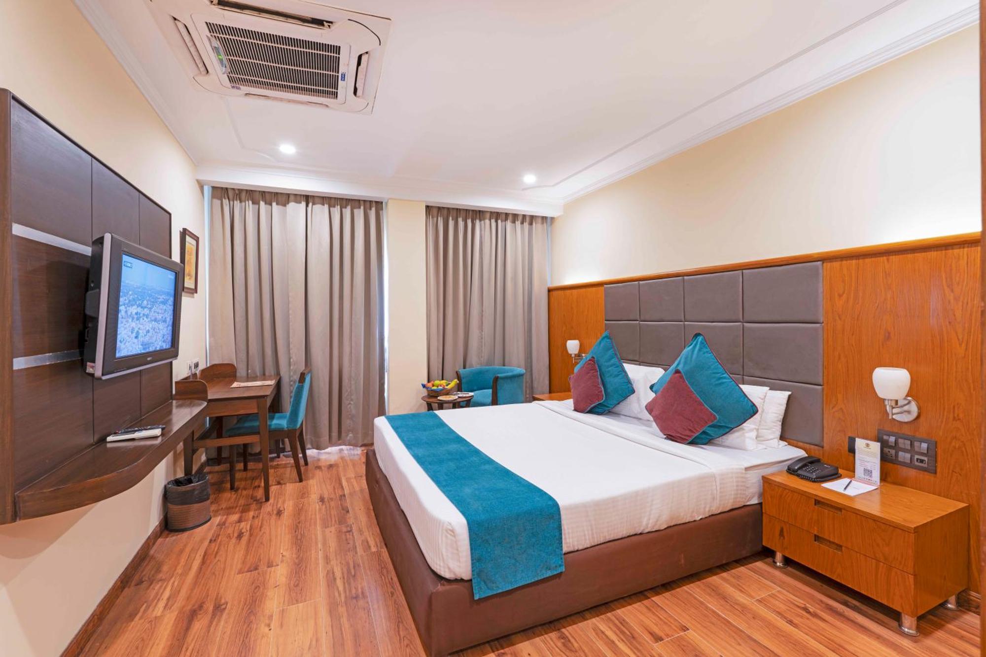 Indismart Hotel Calcutta Exterior foto