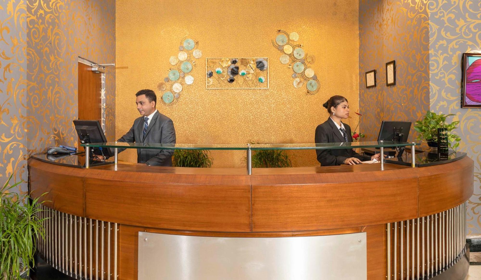 Indismart Hotel Calcutta Exterior foto
