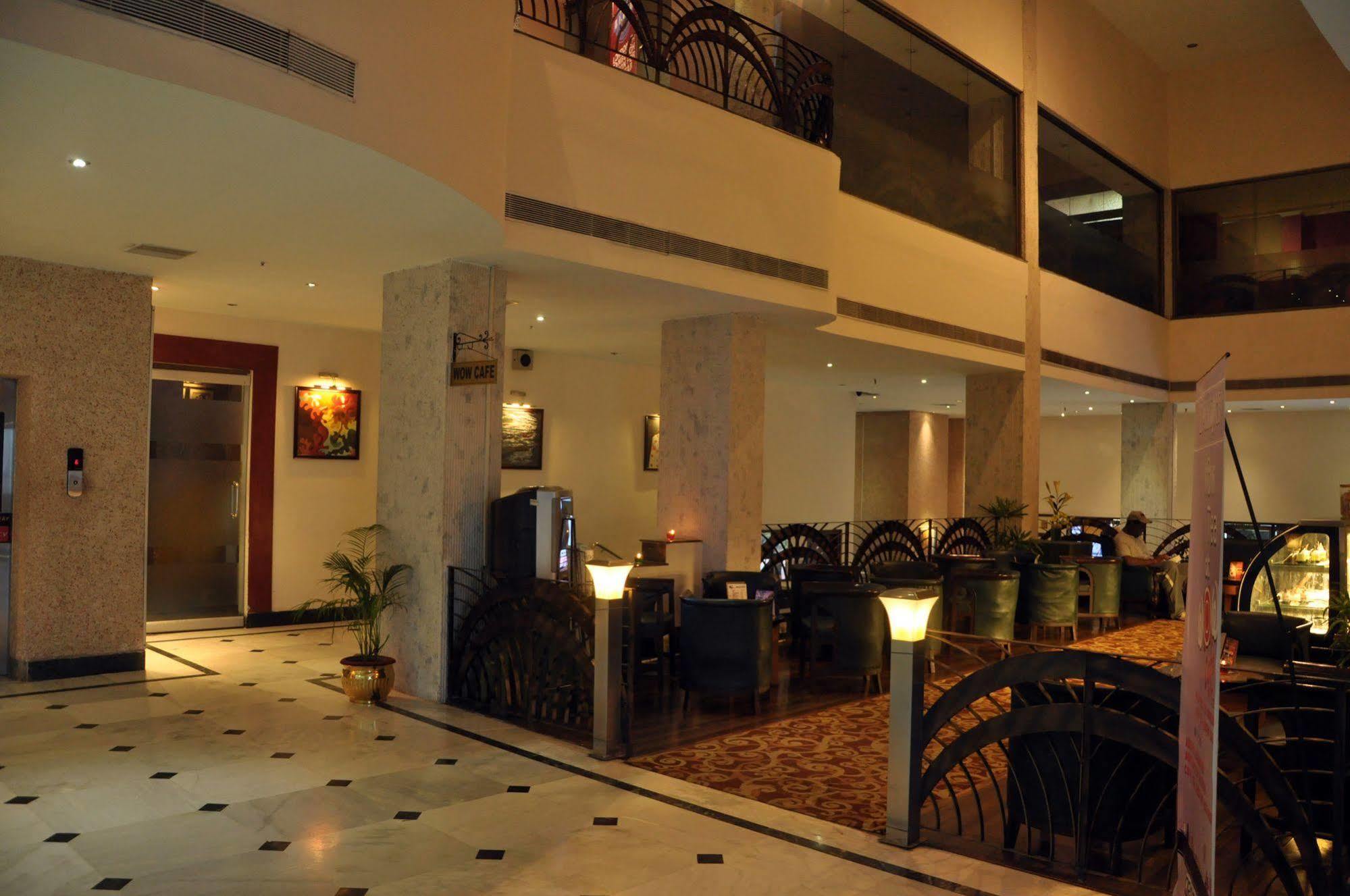 Indismart Hotel Calcutta Exterior foto