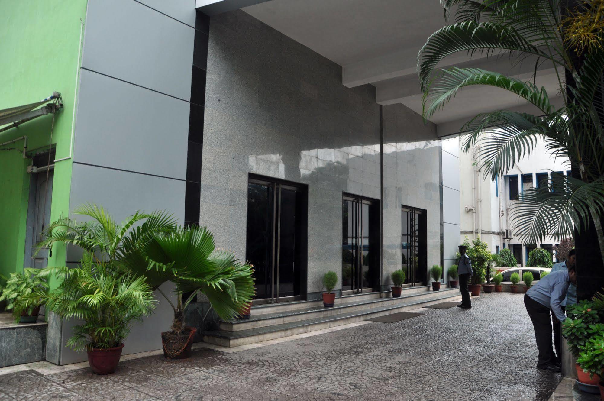 Indismart Hotel Calcutta Exterior foto