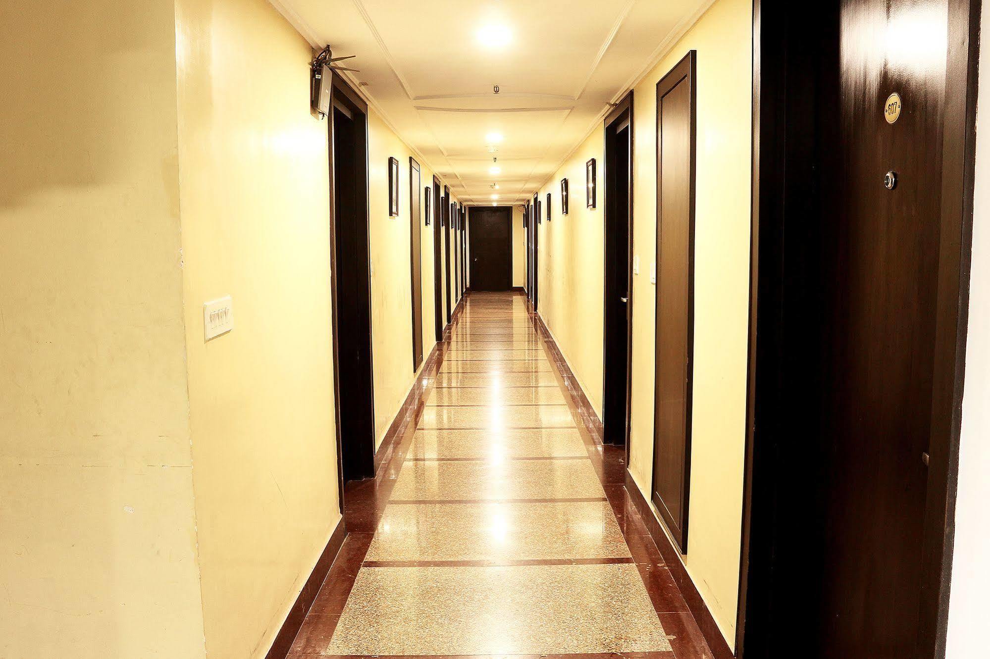 Indismart Hotel Calcutta Exterior foto
